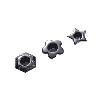 Ochiuri poligonale pentagrame cu ochiuri metalice de prune